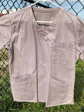Med Couture V-Neck Scrub Top. Size Medium. Style: 8403. steel gray/lilac